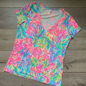 Lilly Pulitzer “Fan-Sea” V-Neck Tee - new without tags